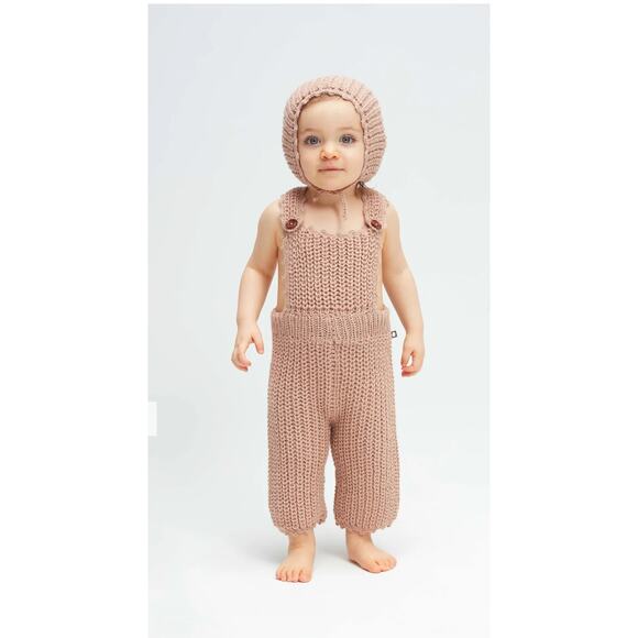 OEUF baby 100% Alpaca wool knit english overalls / pink / 6 months / bonnett